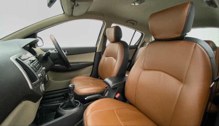 2013 Hyundai i20 MAGNA O 1.2, Petrol, Manual, 83,593 km, Right Side Front Door Cabin