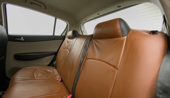 2013 Hyundai i20 MAGNA O 1.2, Petrol, Manual, 83,593 km, Right Side Rear Door Cabin