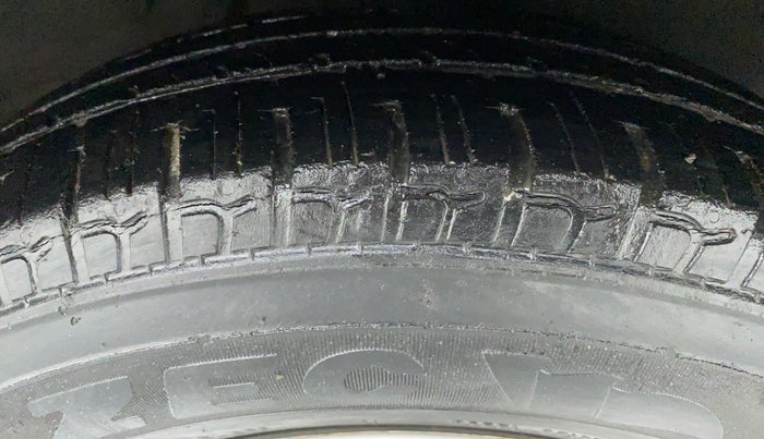 2014 Hyundai i10 SPORTZ 1.1 IRDE2, Petrol, Manual, 43,739 km, Right Front Tyre Tread