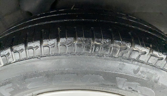 2014 Hyundai i10 SPORTZ 1.1 IRDE2, Petrol, Manual, 43,739 km, Left Rear Tyre Tread