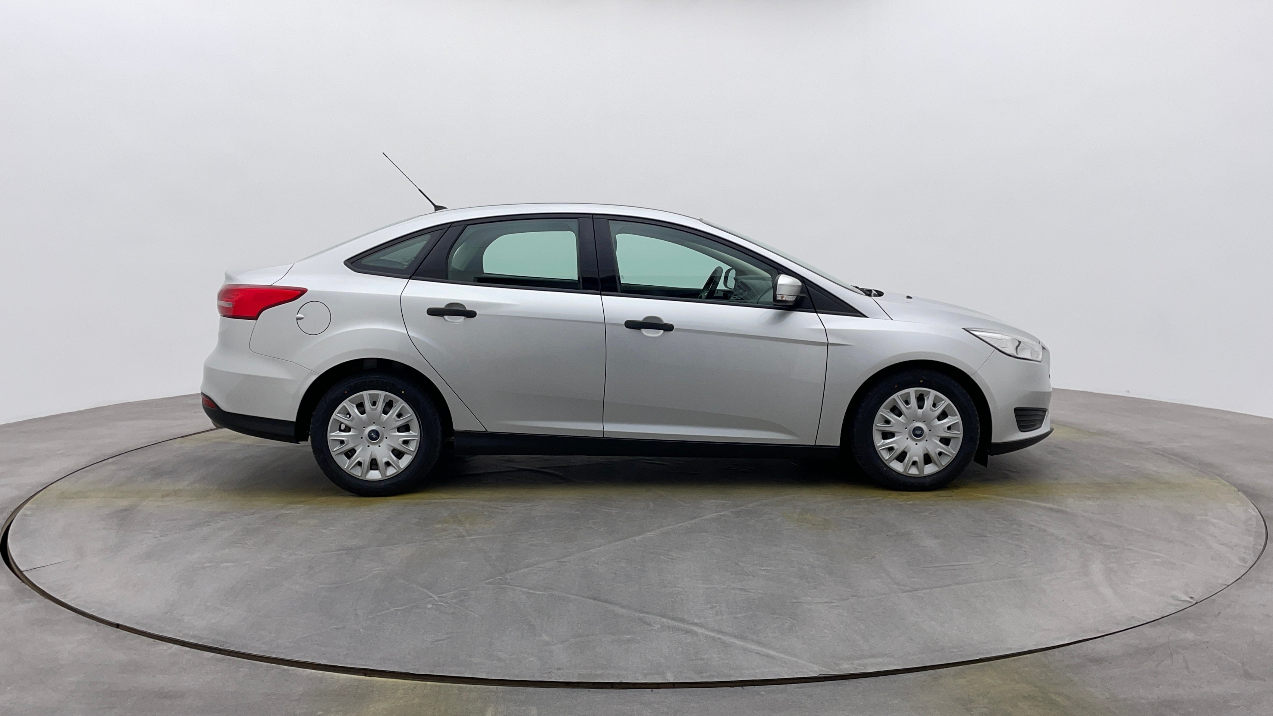 Ford Focus-Right Side View