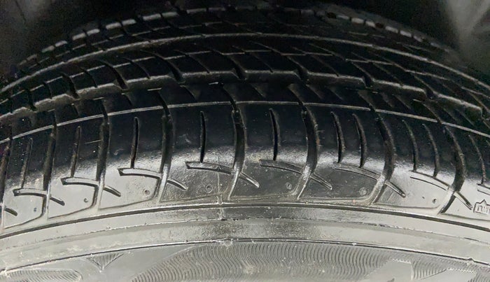2014 Volkswagen Vento HIGHLINE DIESEL, Diesel, Manual, 41,469 km, Right Rear Tyre Tread