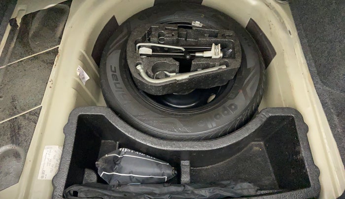 2014 Volkswagen Vento HIGHLINE DIESEL, Diesel, Manual, 41,469 km, Spare Tyre