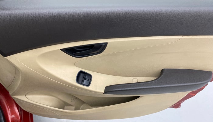 2014 Hyundai Eon MAGNA PLUS, Petrol, Manual, 31,639 km, Driver Side Door Panels Controls