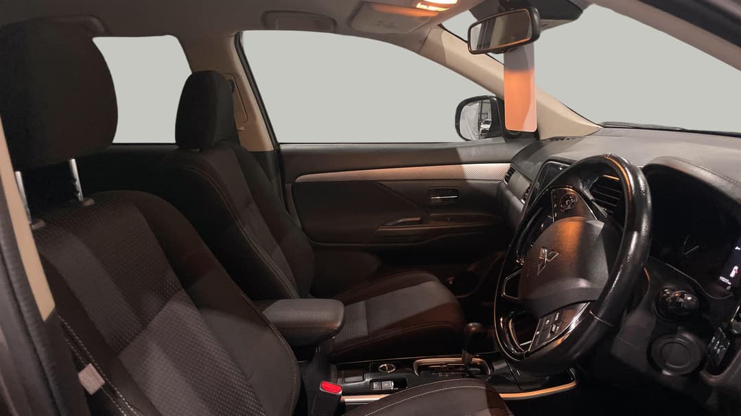 2018 Mitsubishi Outlander Ls 7 Seat (AWD), Automatic, 115217 km, Right Side Front Door Cabin View