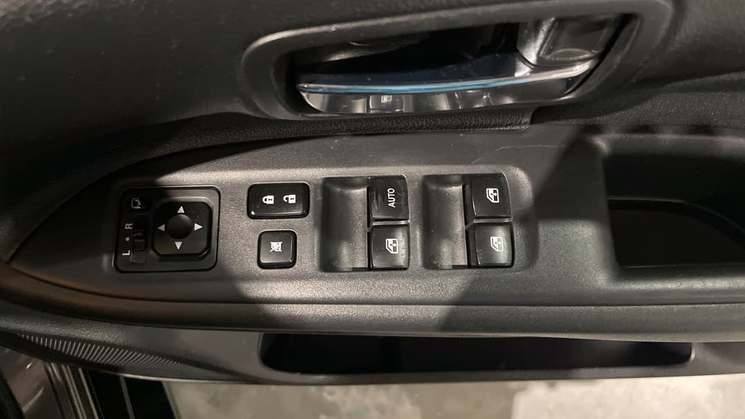 2018 Mitsubishi Outlander Ls 7 Seat (AWD), Automatic, 115217 km, Drivers Side Door Panel Controls