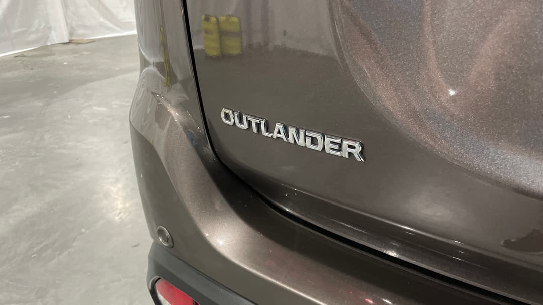 2018 Mitsubishi Outlander Ls 7 Seat (AWD), Automatic, 115217 km, Badge (Boot Left Side)
