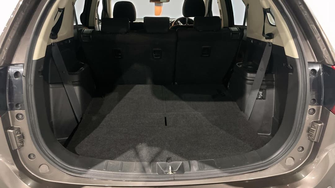 2018 Mitsubishi Outlander Ls 7 Seat (AWD), Automatic, 115217 km, Boot Inside View