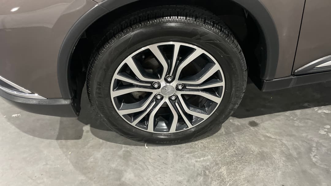 2018 Mitsubishi Outlander Ls 7 Seat (AWD), Automatic, 115217 km, Left Front Wheel