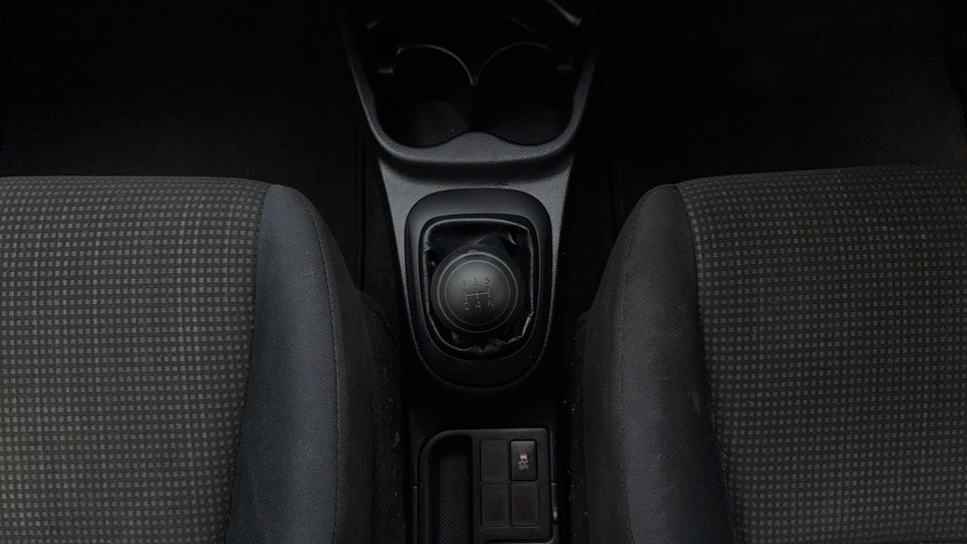 2015 Toyota Yaris Ascent, Manual, 102876 km, Gear Lever 