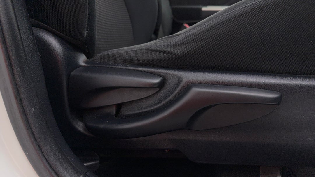 2015 Toyota Yaris Ascent, Manual, 102876 km, Drivers Side Adjustment Panel