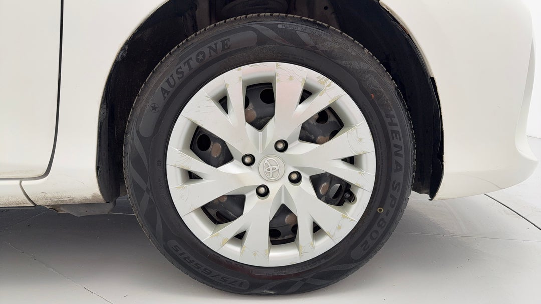 2015 Toyota Yaris Ascent, Manual, 102876 km, Right Front Wheel