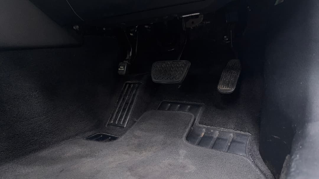 2016 Toyota Camry Altise, Automatic, 110400 km, Pedals and Footmat