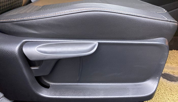 2018 Volkswagen Polo HIGHLINE PLUS 1.5L DIESEL, Diesel, Manual, 83,304 km, Driver Side Adjustment Panel