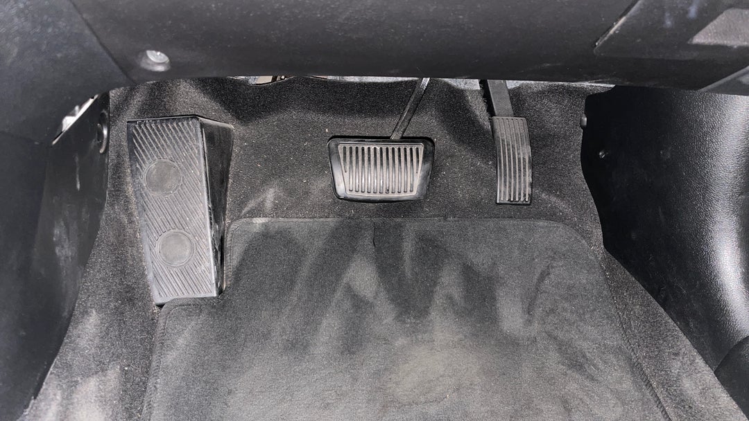 2015 Hyundai Accent Sr, Automatic, 144335 km, Pedals and Footmat