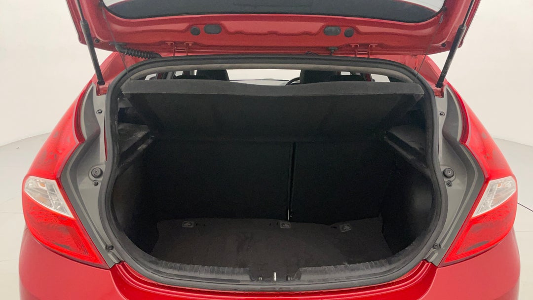 2015 Hyundai Accent Sr, Automatic, 144335 km, Boot Inside View