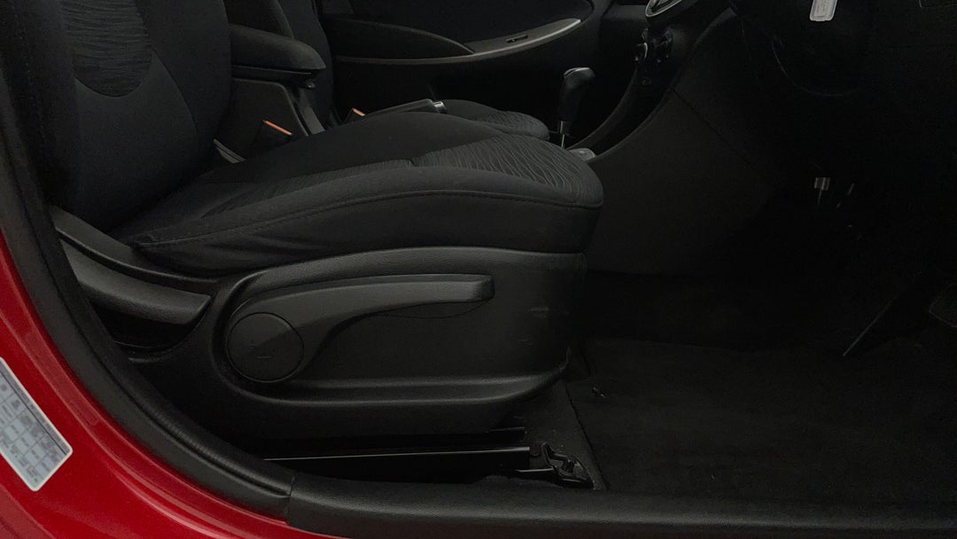 2015 Hyundai Accent Sr, Automatic, 144335 km, Drivers Side Adjustment Panel