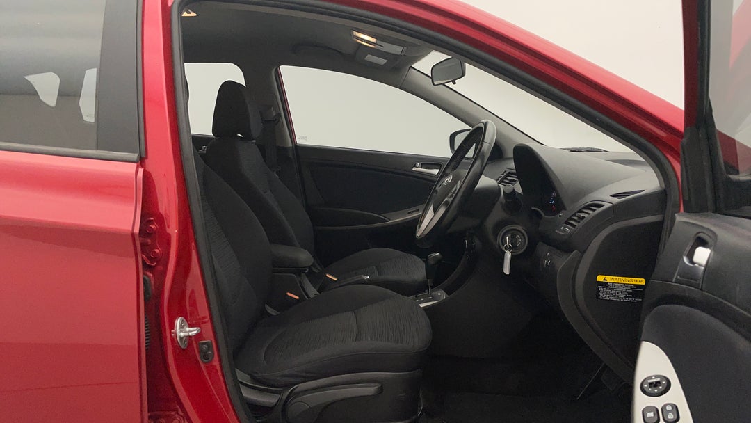 2015 Hyundai Accent Sr, Automatic, 144335 km, Right Side Front Door Cabin View