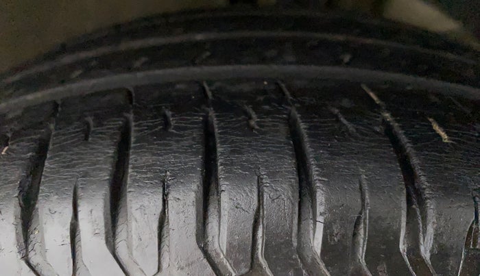 2017 Maruti Dzire ZXI AMT, Petrol, Automatic, 37,274 km, Right Front Tyre Tread