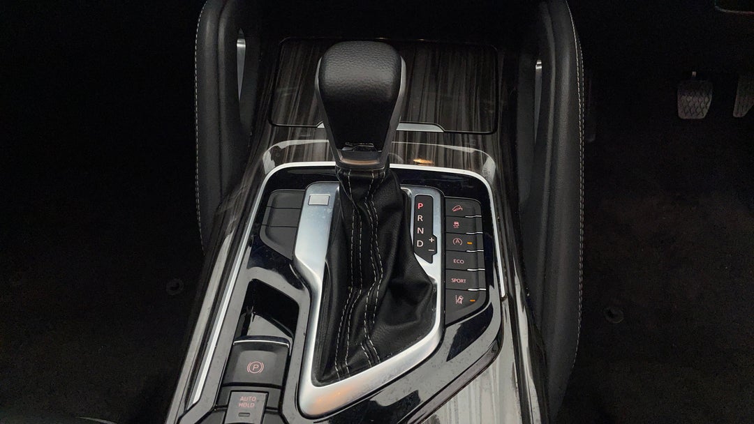 2023 LDV D90 (2WD), Automatic, 28472 km, Gear Lever 