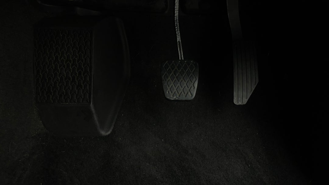 2023 LDV D90 (2WD), Automatic, 28472 km, Pedals and Footmat