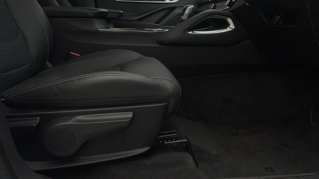 2023 LDV D90 (2WD), Automatic, 28472 km, Drivers Side Adjustment Panel