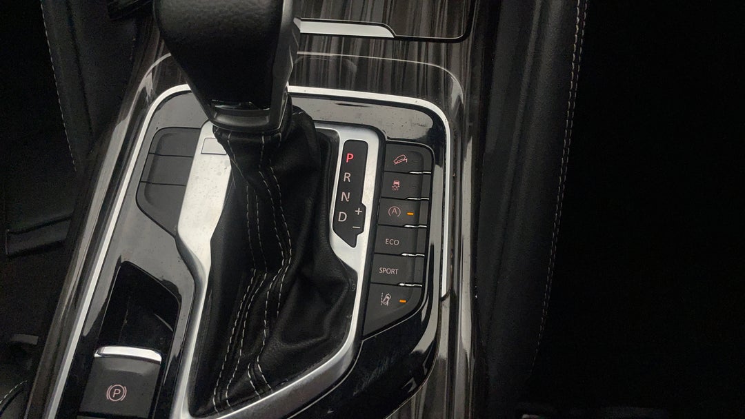 2023 LDV D90 (2WD), Automatic, 28472 km, Utility Switches/Buttons