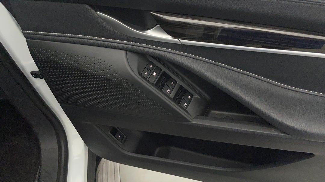 2023 LDV D90 (2WD), Automatic, 28472 km, Drivers Side Door Panel Controls