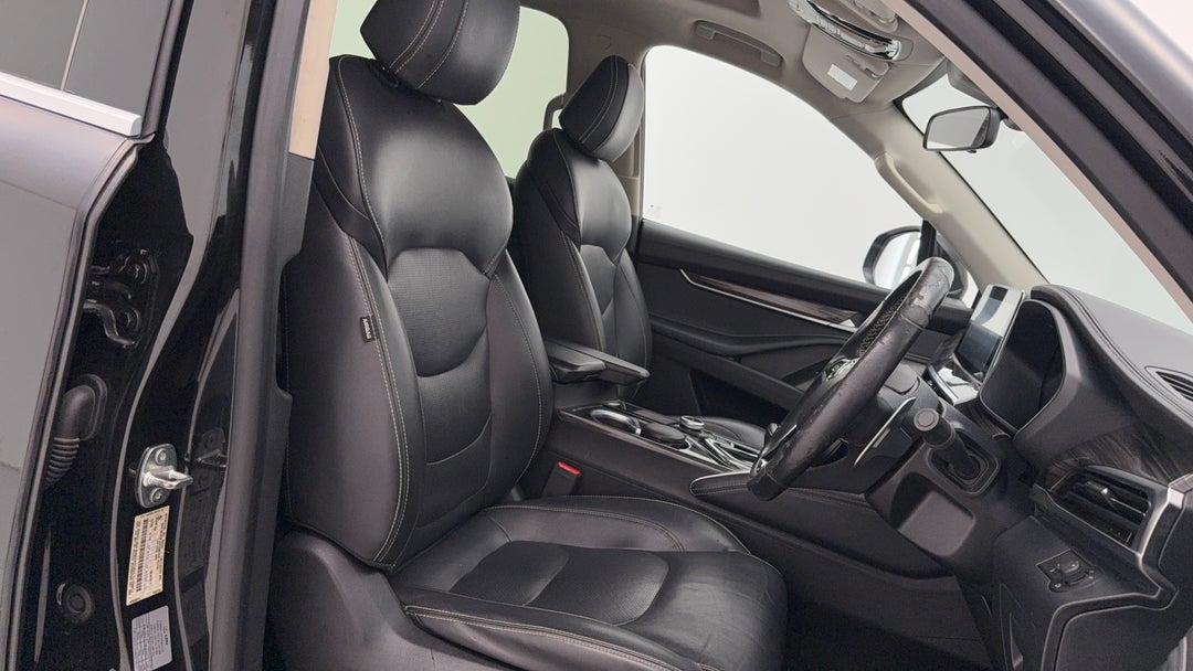 2020 LDV D90 Executive (4WD) D20, Automatic, 114273 km, Right Side Front Door Cabin View