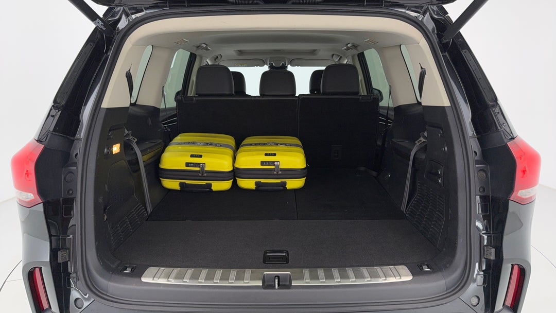 2020 LDV D90 Executive (4WD) D20, Automatic, 114273 km, Boot Inside View with Luggage