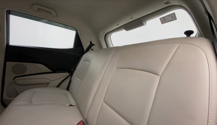 2020 Mahindra XUV300 W4 1.5 DIESEL, Diesel, Manual, 42,268 km, Right Side Rear Door Cabin