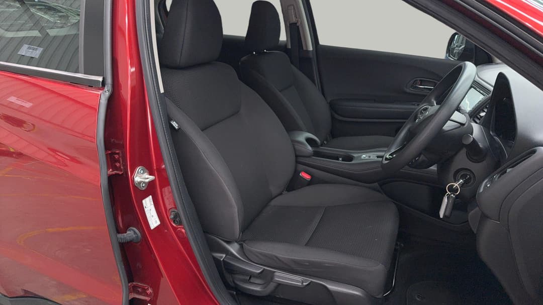 2019 Honda HR-V Vti, Automatic, 75621 km, Right Side Front Door Cabin View