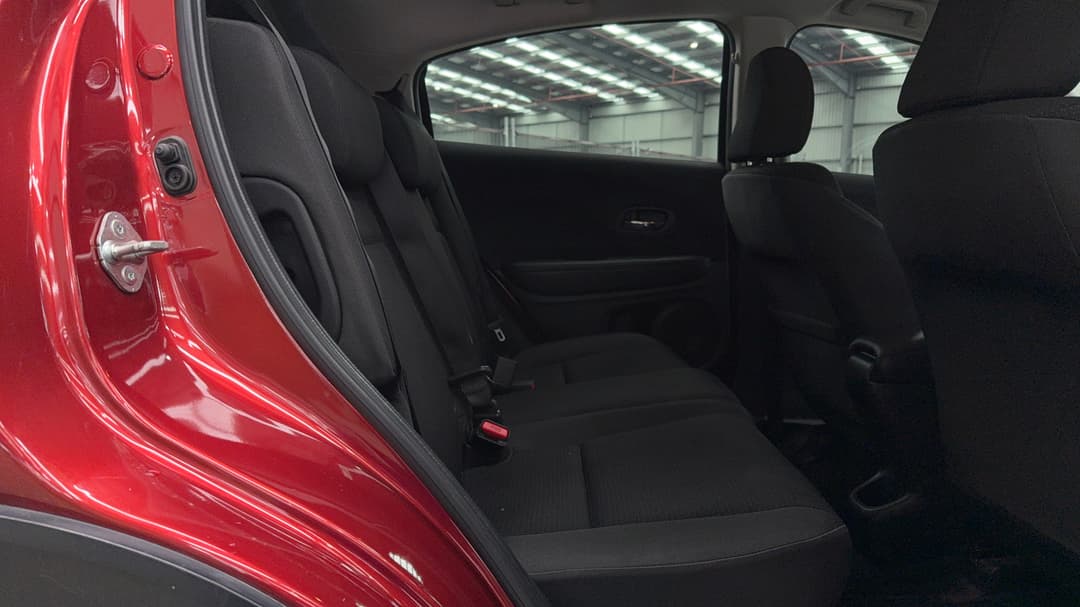 2019 Honda HR-V Vti, Automatic, 75621 km, Right Side Rear Door Cabin View