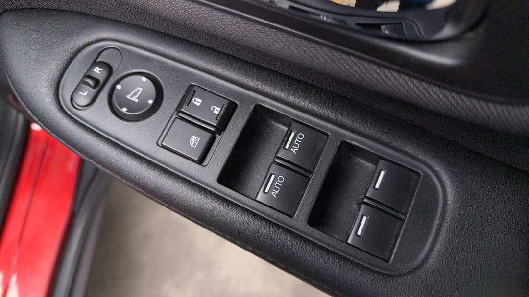 2019 Honda HR-V Vti, Automatic, 75621 km, Drivers Side Door Panel Controls