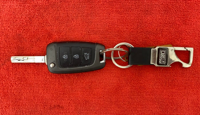 2018 Hyundai Verna 1.6 CRDI SX + AT, Diesel, Automatic, 57,812 km, Key Close-up