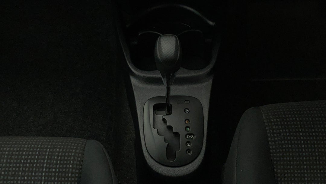 2017 Toyota Yaris Ascent, Automatic, 94768 km, Gear Lever 