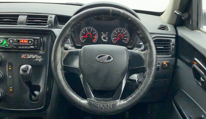 2018 Mahindra KUV 100 NXT K2 P 6 STR, CNG, Manual, 79,461 km, Steering Wheel Close Up