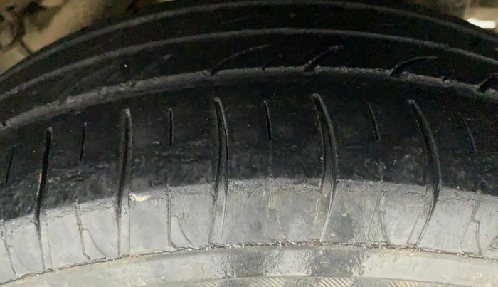 2018 Mahindra KUV 100 NXT K2 P 6 STR, CNG, Manual, 79,461 km, Left Rear Tyre Tread