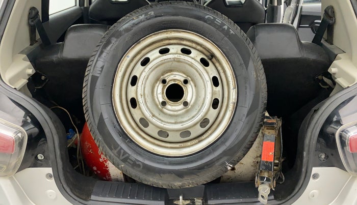 2018 Mahindra KUV 100 NXT K2 P 6 STR, CNG, Manual, 79,461 km, Spare Tyre