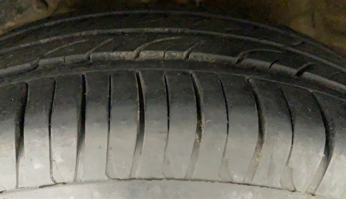 2018 Mahindra KUV 100 NXT K2 P 6 STR, CNG, Manual, 79,461 km, Left Front Tyre Tread