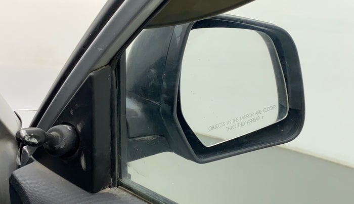 2018 Mahindra KUV 100 NXT K2 P 6 STR, CNG, Manual, 79,461 km, Right rear-view mirror - ORVM knob broken and not working