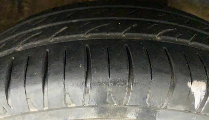 2018 Mahindra KUV 100 NXT K2 P 6 STR, CNG, Manual, 79,461 km, Right Front Tyre Tread