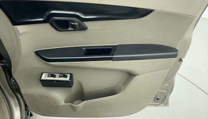 2016 Mahindra Kuv100 K2+ D 6 STR, Diesel, Manual, 68,391 km, Driver Side Door Panels Controls