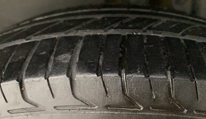 2014 Maruti Swift Dzire VXI, Petrol, Manual, 78,256 km, Left Rear Tyre Tread