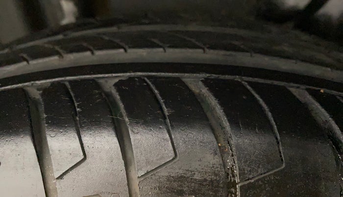 2014 Maruti Swift Dzire VXI, Petrol, Manual, 78,256 km, Right Rear Tyre Tread