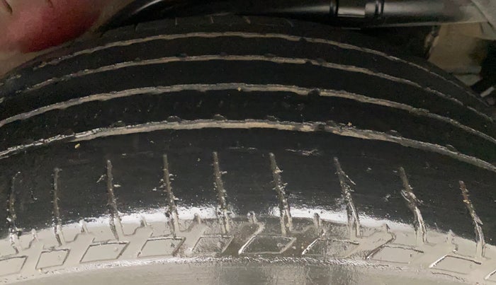 2014 Mahindra XUV500 W6, Diesel, Manual, 94,165 km, Left Rear Tyre Tread
