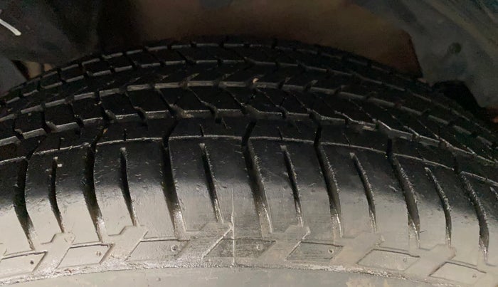 2014 Mahindra XUV500 W6, Diesel, Manual, 94,165 km, Right Front Tyre Tread