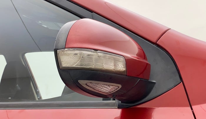 2014 Mahindra XUV500 W6, Diesel, Manual, 94,165 km, Right rear-view mirror - Indicator light has minor damage
