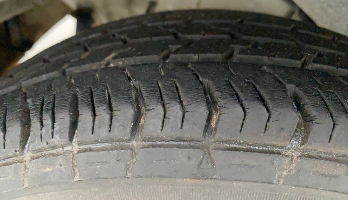 2013 Hyundai Santro Xing GL PLUS, Petrol, Manual, 28,320 km, Right Rear Tyre Tread