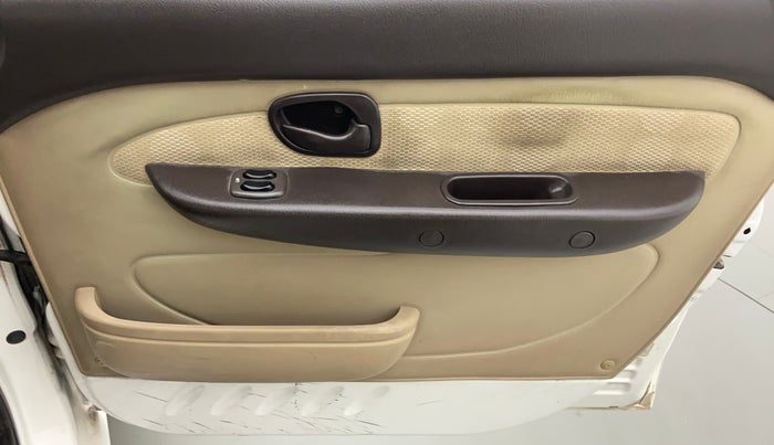 2013 Hyundai Santro Xing GL PLUS, Petrol, Manual, 28,320 km, Driver Side Door Panels Control